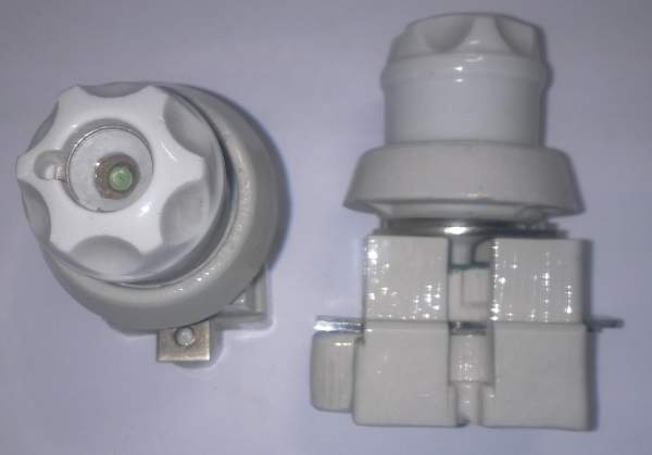 10A/500V - červená -  keramické pojistkové pouzdro včetně pojistky, starší