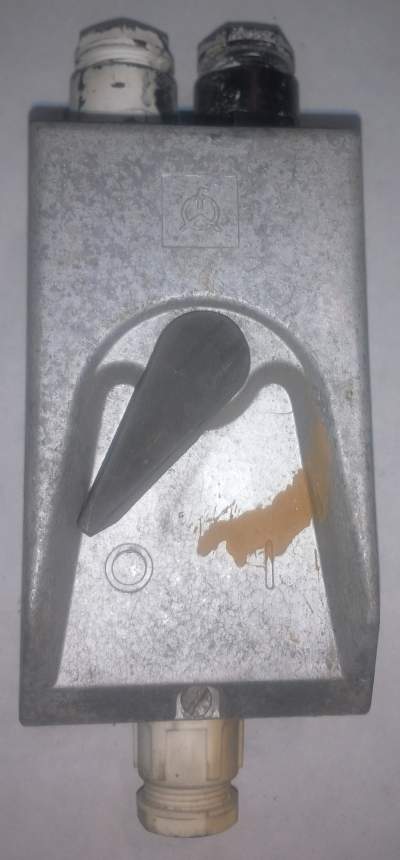 starší přepínačová krabice - bez vnitřku