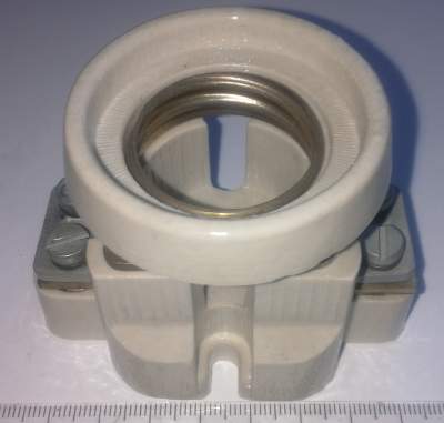 pojistkový spodek vestavný E33