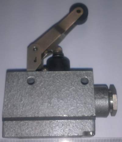 mikrospínač B612-3