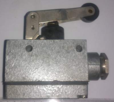 mikrospínač B612-2