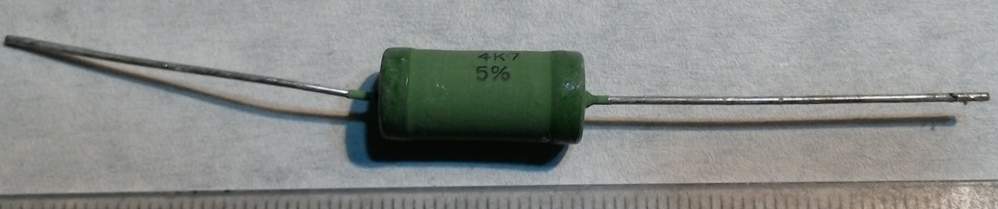 výkonový R 4k7 5% 4W  .. balení 7ks za 14Kč