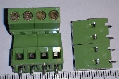 XY128V-A-4P - Svorkovnice do pl. sp., 5mm, 4 póly .. balení 50 čtveřic za 200Kč