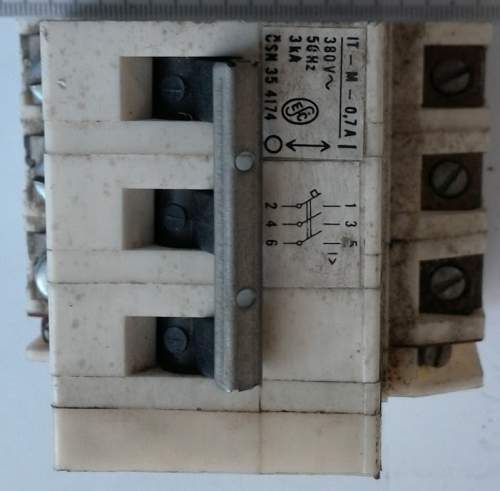 jistič IT M 0,7A z demontáže, nutno otestovat