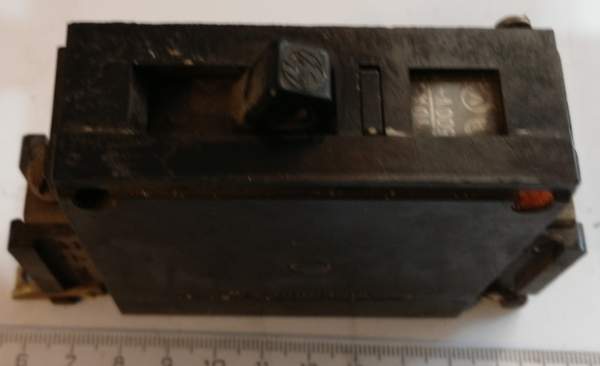 starší typy jističů 0,4A 500V, z demontáže