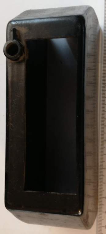 krytka starých jističů, z demontáže