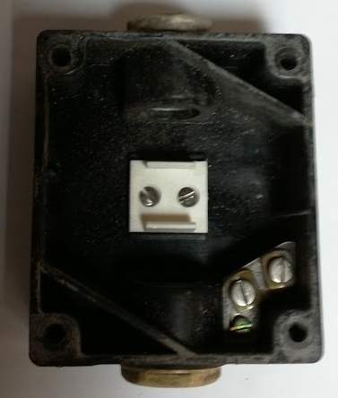 instalační krabička, starší, pouze spodek