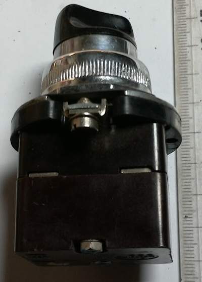 spínač, starší typ