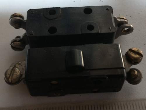 mikrospínač micro switch, starší .. cena na dotaz / price on request