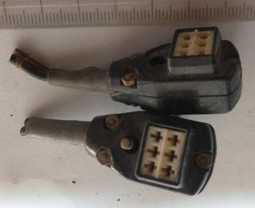 konektor 6pin, zlacený starší, špinavý