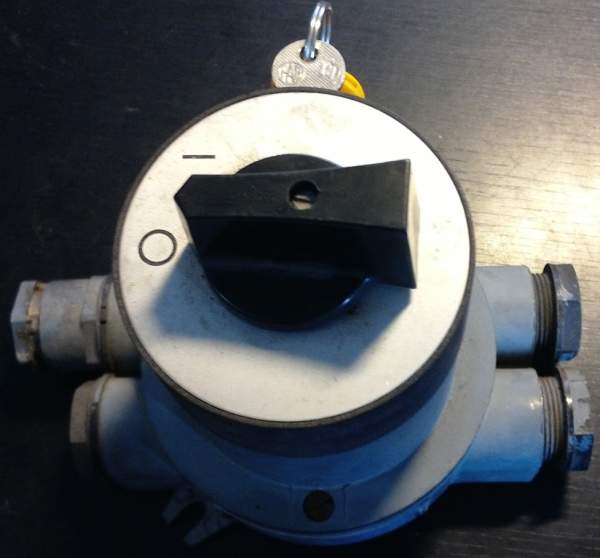 vypínač s klíčkem S25V LZ01 ( S25VLZ01 ) 25A 500Vstr P10kW, starší  .. cena na dotaz / price on request