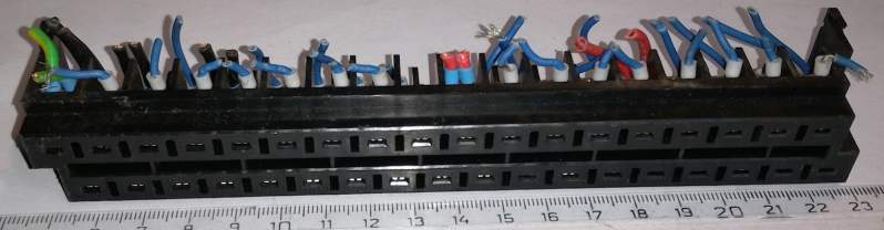 konektor 36pin, starší, na šroubky