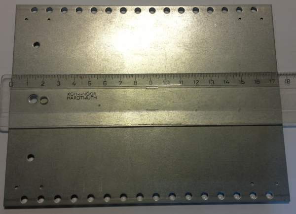 není skladem - perforovaný plech 175x130mm, pěkný, čistý