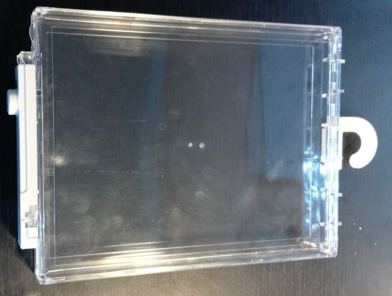 plastový obal pro ochranu zboží - 200x150x20mm s háčkem na zavěšení