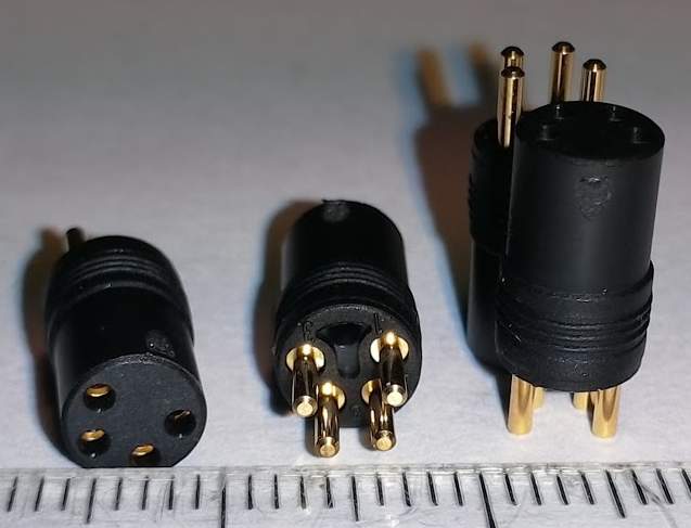 konektor 4 pin .. balení 7ks za 70Kč