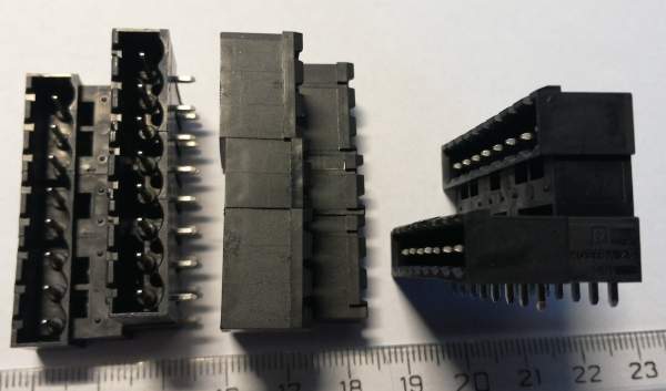 konektor 2x8 pin .. balení 9ks za 90Kč