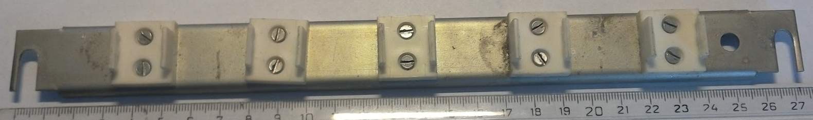 montážní lišta na 5ks jednotek T6, z demontáže