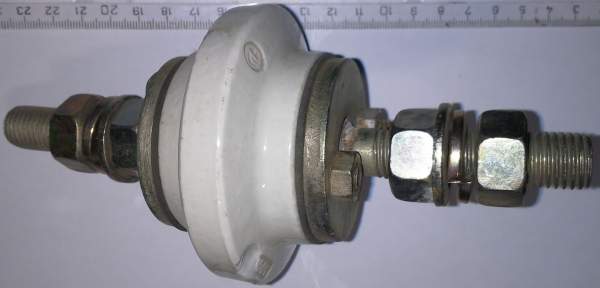 keramický izolátor   .. cena na dotaz / price on request