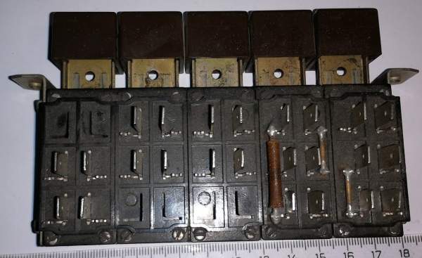 stará sada přepínačů, 5x nezávislé, z demontáže    .... cena na dotaz / price on request