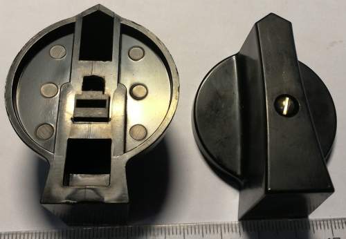 knoflík - šipka k VS10, VS16, OBZOR, černá - starší typ NSC/5 hranatý