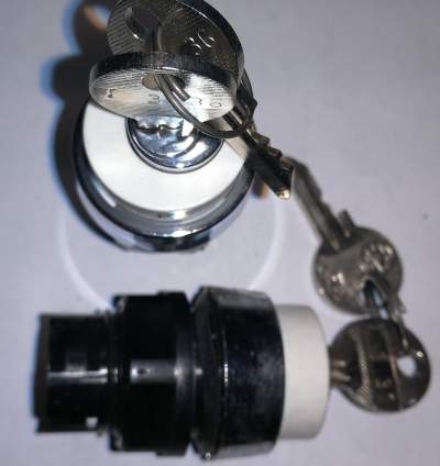 T10K BI bílý, vytáhnout klíček lze ve vypnuté poloze     .. cena na dotaz / price on request