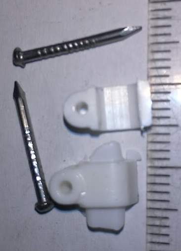 Kabelová uchytka pro dvojlinku 321723 vč. hřebíku .. balení 200ks za 40Kč