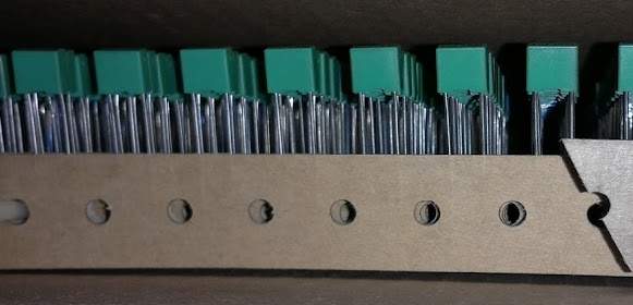 není skladem - C - 4n7/100V RM5 svitkový .. balení 250ks za 90Kč