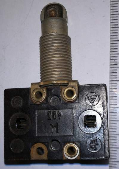mikrospínač 3594u,  váleček v hlaviččce 0st, 4 šroubky