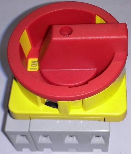 není skladem - přepínač IN8E2432 - Emerg.-Stop Main Switch 4P, 4 hole mounting, 20A, 7.5kW