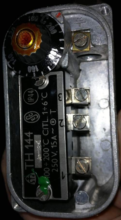 Metra TH144 / 100 až +200°C / 250V, délka stonku 303mm   .. cena na dotaz / price on request