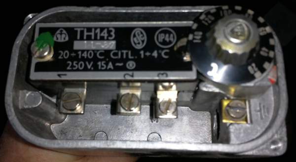 Metra TH143 / 20 až +140°C / 250V, délka stonku 350mm   .. cena na dotaz / price on request