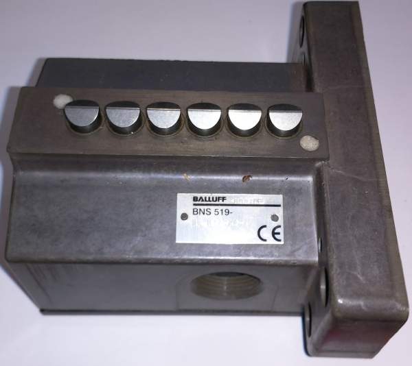 BNS519 D6-D12-62-10 - modul 6ks nájezdových spínačů,BALLUFF  .. cena na dotaz / price on request