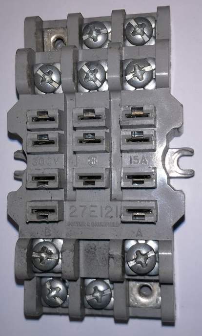 patice pod relé 27E121