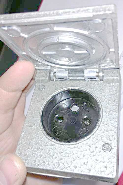 zásuvka 48V 10A , 5515-7