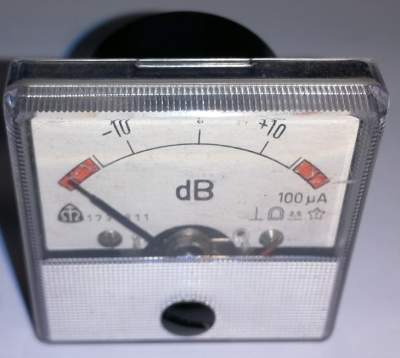 MP40 - 100uA, stupnice dB, METRA