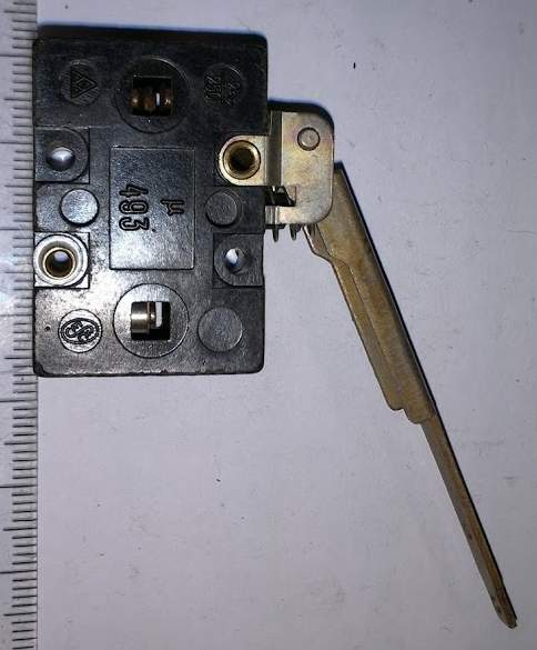 mikrospínač u493 ( 4937-403 ) s packou, 3 šroubky