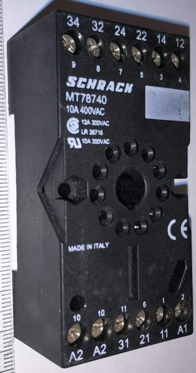 není skladem - patice Schrack MT78740