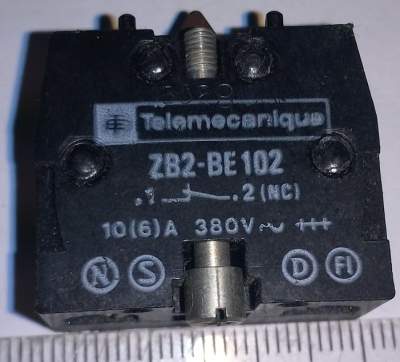 mikrospínač ZB2-BE102