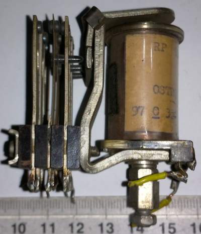 relé RP100 12Vss 3P starší