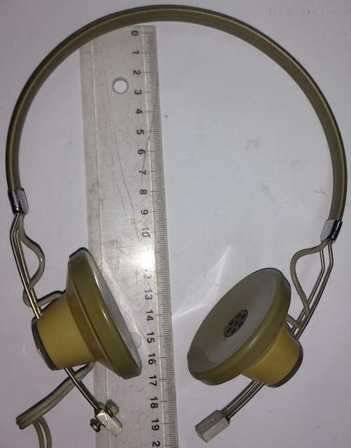 sluchátka TESLA ARF200,  starší, bez kabelu .. cena na dotaz / price on request