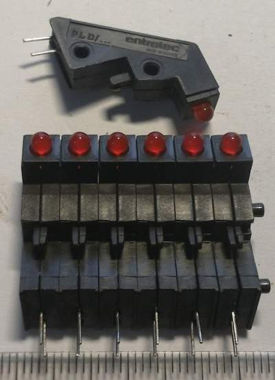 červená LED v objímce   .. balení 34ks za 50Kč