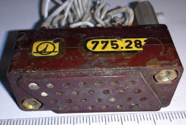 konektor 4x7 pin starší, použitý   .. cena na dotaz / price on request