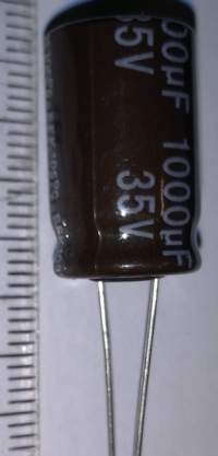 není skladem - C 1000uF 35V 105°C .. balení 48ks za 100Kč