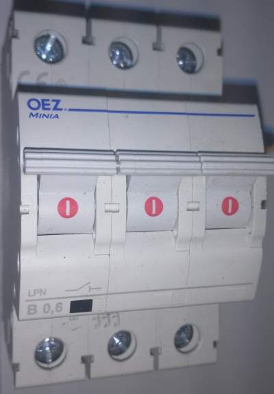 jistič 3-pol OEZ MINIA B0,6