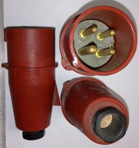 není skladem - zástrčka  380V, 4 kolíky - TIP703 16A-6h/380V 50Hz CEI309