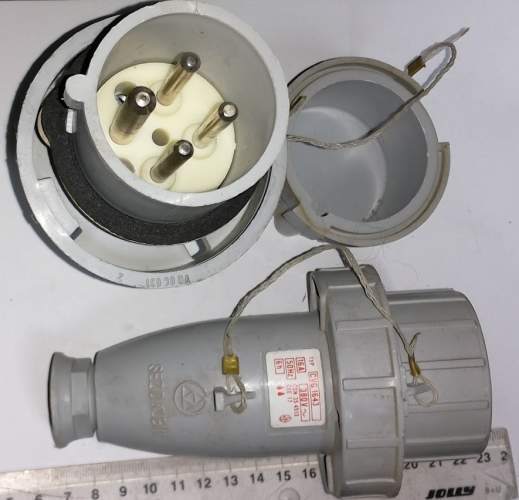 není skladem - zástrčka kabelová 380V, 4 kolíky - CVG1643 -  16A-6h/380V 50Hz , starší typ