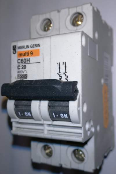 jistič 2-pol MERLIN GERIN multi9 - C60H C20