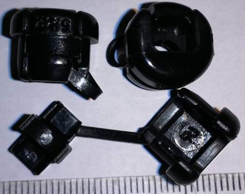 EHI130 - kabelová průchodka  .. balení 100ks za 49Kč