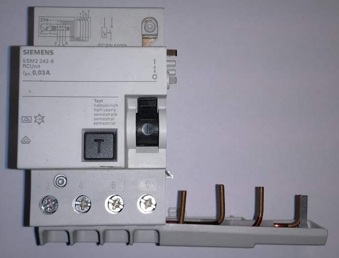 SIEMENS 5SM2342-6 - Proudový chránič - 4pol,6-40A,st.pr. 30mA, .. cena na dotaz / price on request