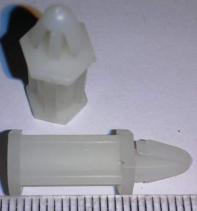 distanční sloupek ESS8503, vnitřní závit ELPAC .. balení 40ks za 39Kč